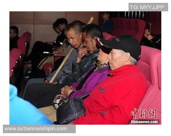 中场休息时的精彩瞬间：球员调整策略与观众互动的独特体验